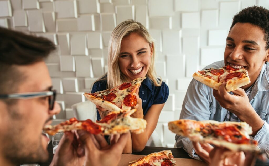 a pizza összehozza az embereket