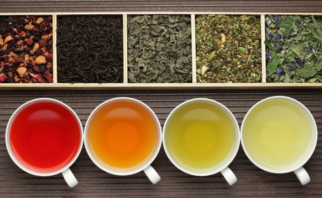 Különböző teafajták és színük